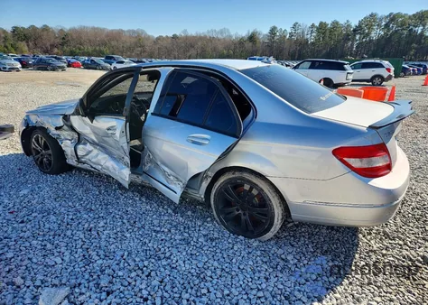 2009 Mercedes-Benz C 300 z USA, uszkodzony, nr VIN WDDGF54X79R046053